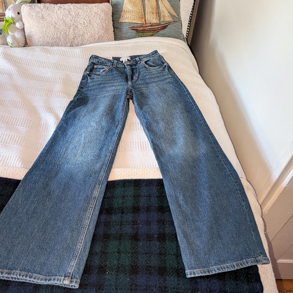 H&M NWT Wide High Waist Barrel Jeans in Medium Blue Wash Size 4
